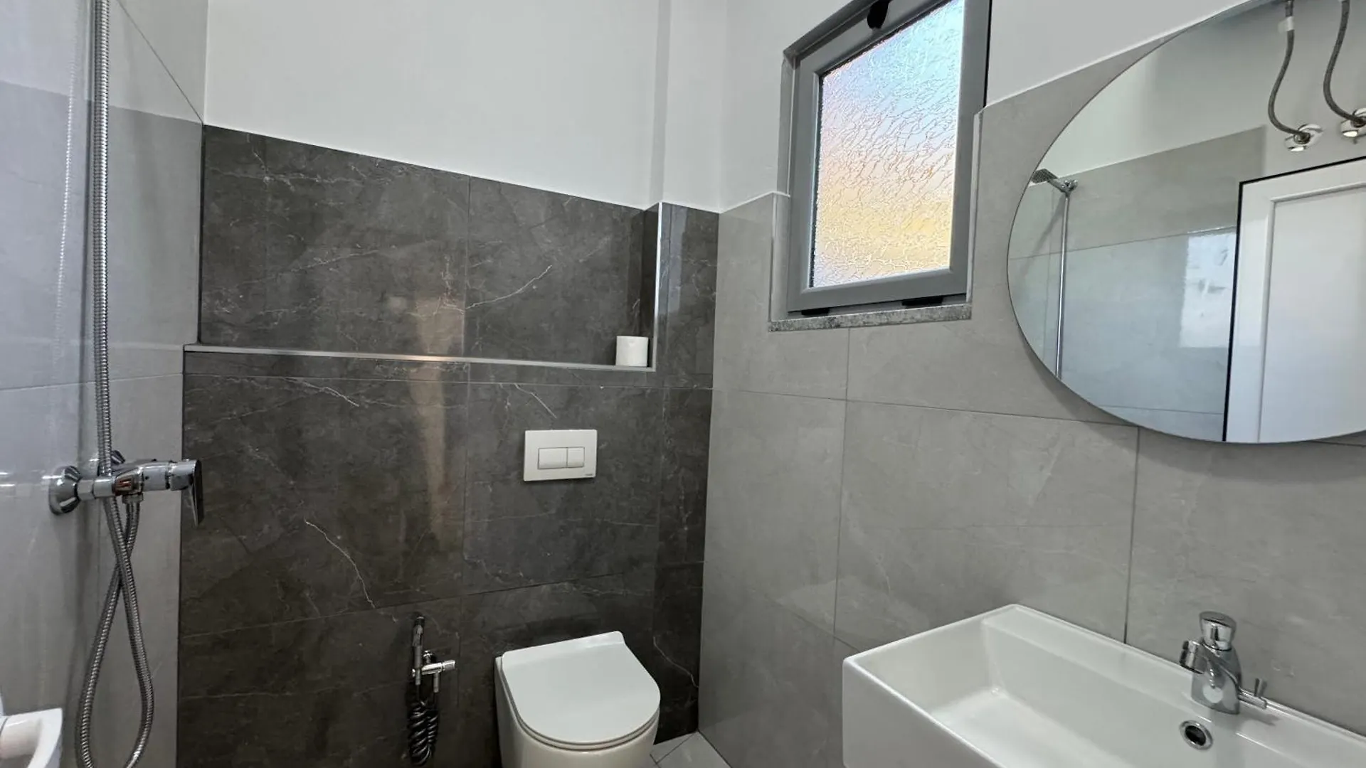 Aloju Rooms Vlore 0*,