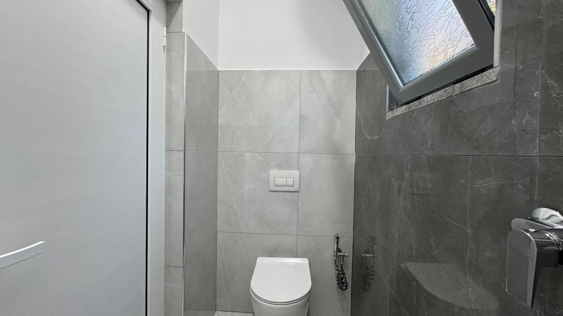 Aloju Rooms Vlore 0*,  Albania
