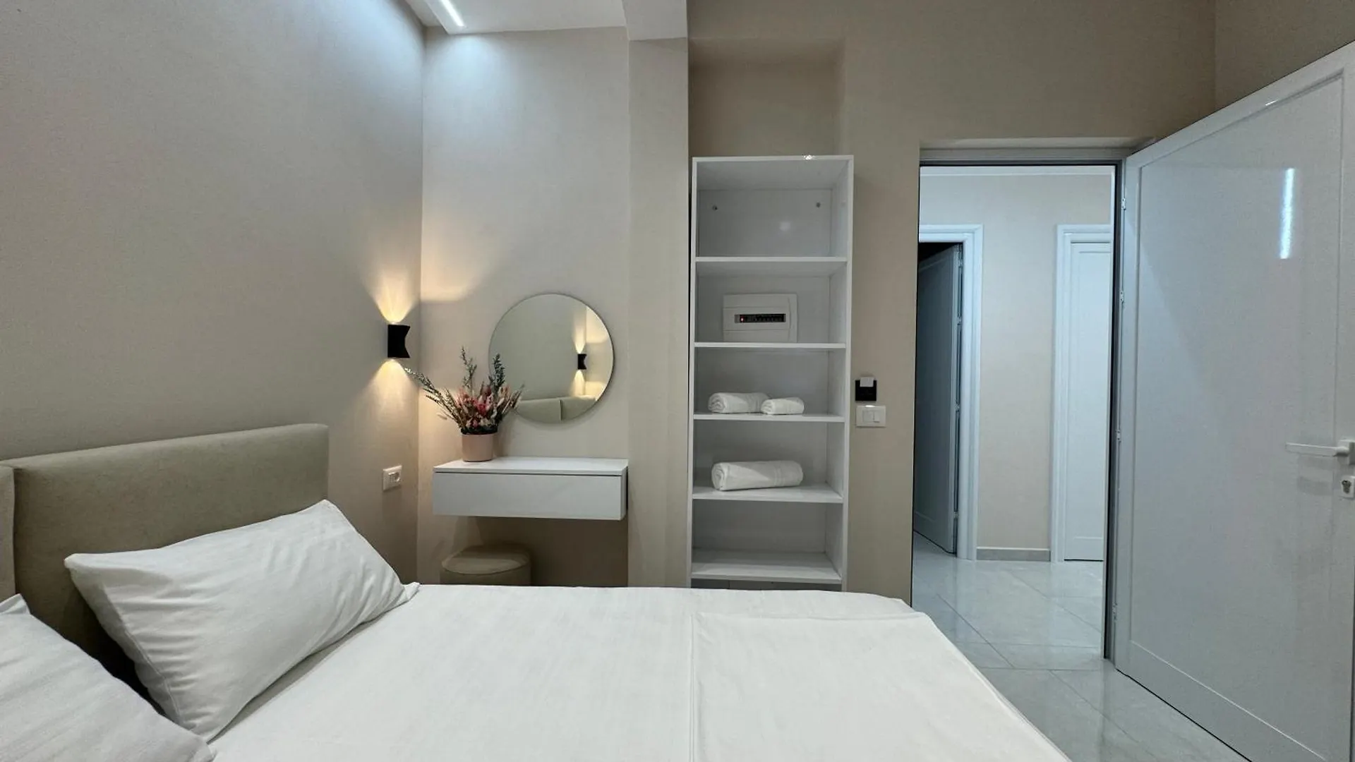 Aloju Rooms Vlore 0*,  Albania