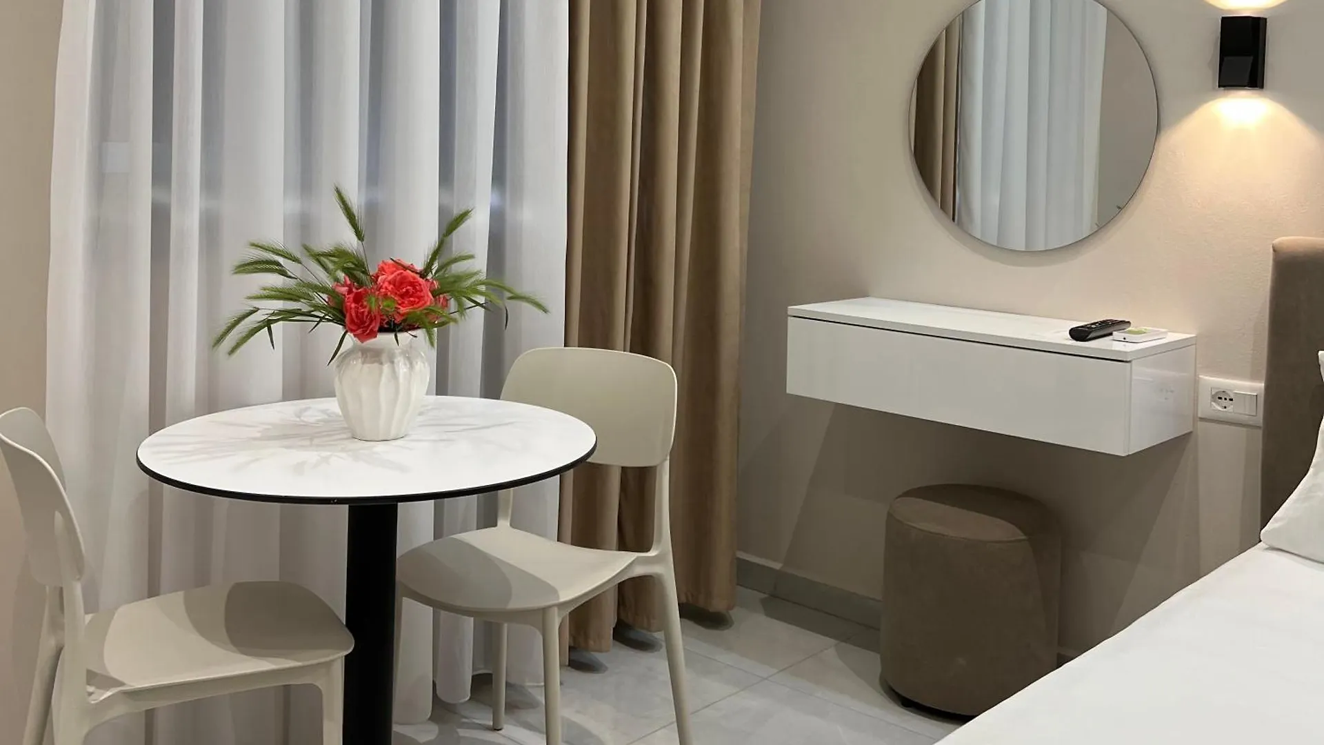 Aloju Rooms Vlore 0*,